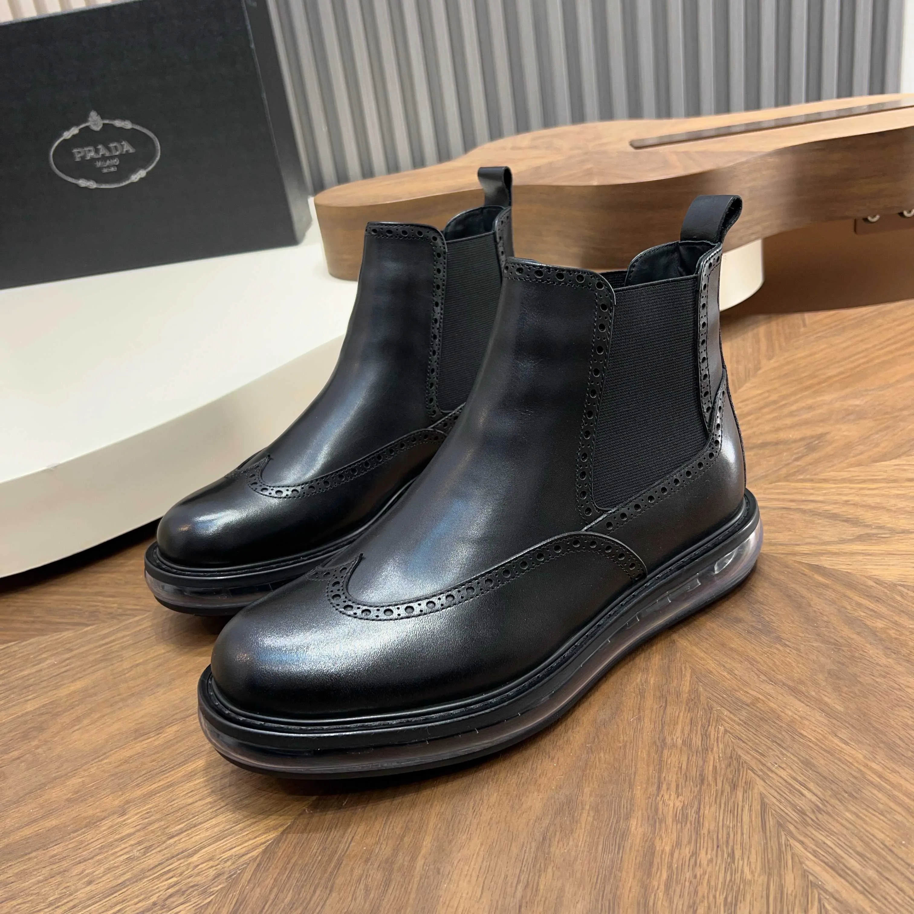 Men's shoes 💰 1000 Prada/Prada Italian show version Pure original men's high-top slip-on air cushion shoes Original super flexible air cushion outsole Silver label PRADA letter logo decoration on the heel Rubber bottom layer High comfort Excellent anti-slip performance Imported waxed cowhide Leather is smooth Leather holes are fine and even Super good texture Slip-on design Geometric carving decoration Novel and unique Full calf leather lining Standard gold-labeled feet. Fine workmanship. Ignore market currency. Support comparison inspection. Size: 38-39-40-41-42-43-44. Standard leather shoe size 45. Order